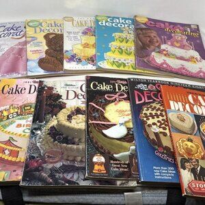 11 vintage Wilton cake decorating yearbook magazines